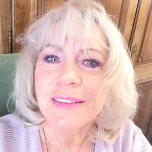 Dolores , un expert médical à Abbaretz